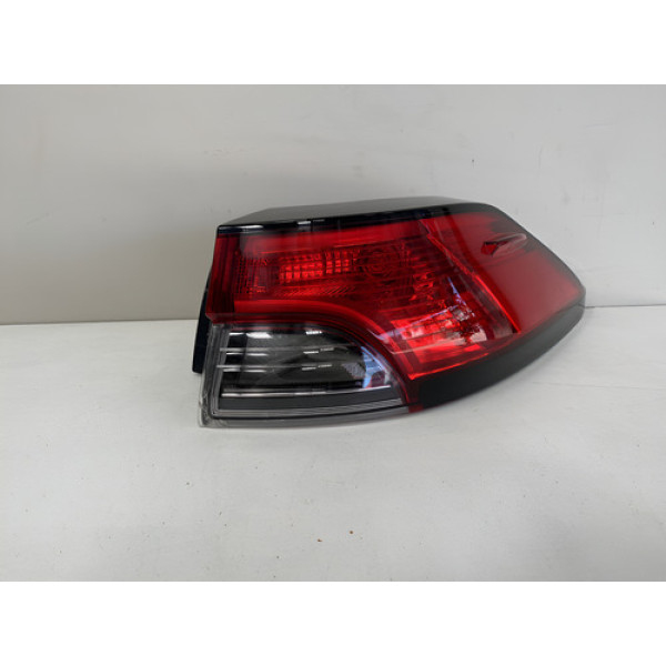 Lanterna Toyota Corolla Cross 23041309 Direito/passageiro Vermelho