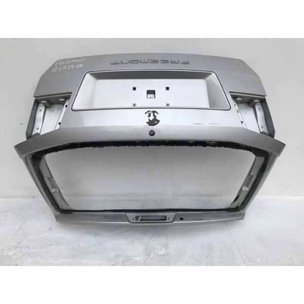 Tampa Traseira Fiat Freemont L18072408 - Prata