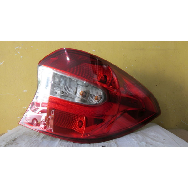 Lanterna Ford Ka 2015 2016 Sedan Fume L18100553 Direito Vermelho